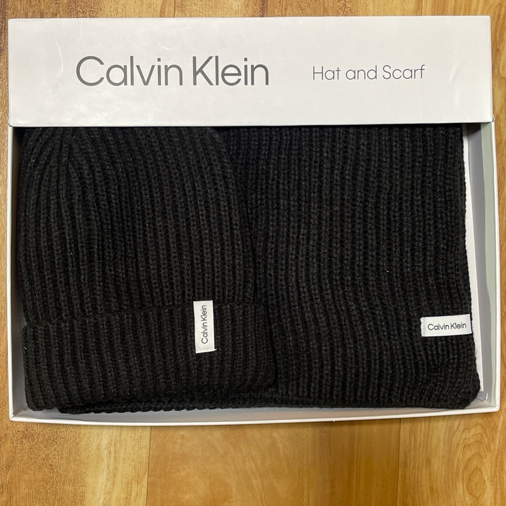 Calvin Klein Gray Ribbed Knit Accessory
